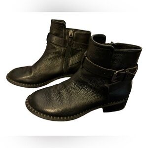 Gentle Souls by Kenneth‎ Cole Women’s Black Leather Best Moto Booties Size 7.5